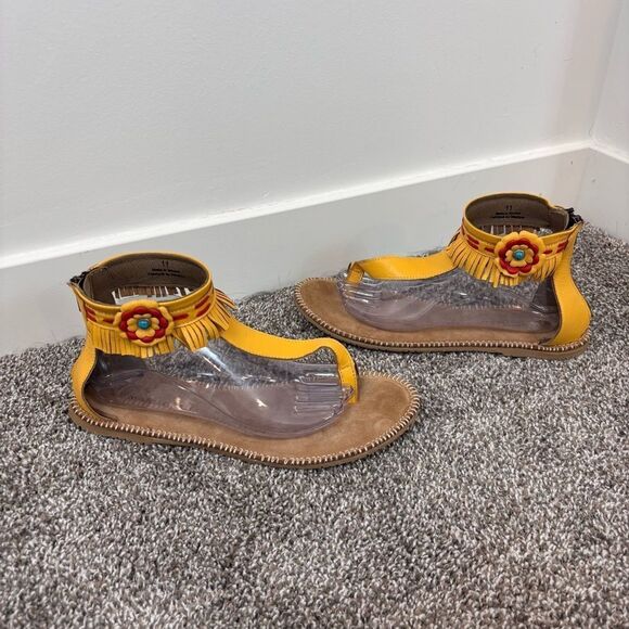 MANITOBAH MUKLUKS Wasaga Ankle
Sandals yellow 11 NEW without tags Size 11 - Picture 2 of 12